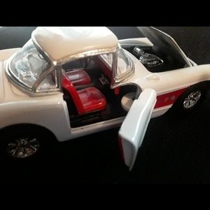 Pullback 1957 Chevrolet Corvette Diecast Kinsmart 1:34 5" Metal Car